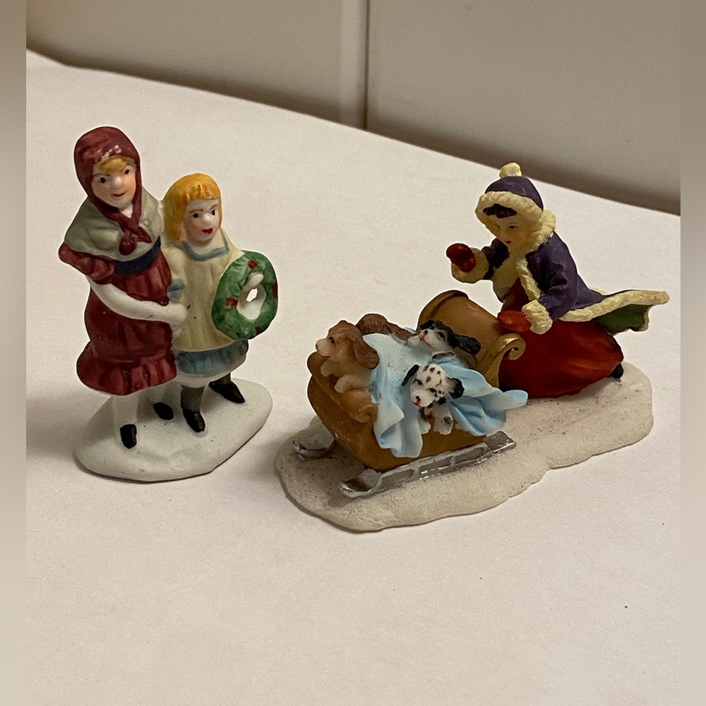 Vintage O’Well and Lemax Christmas Village Santa’s Workbench mini Figurine